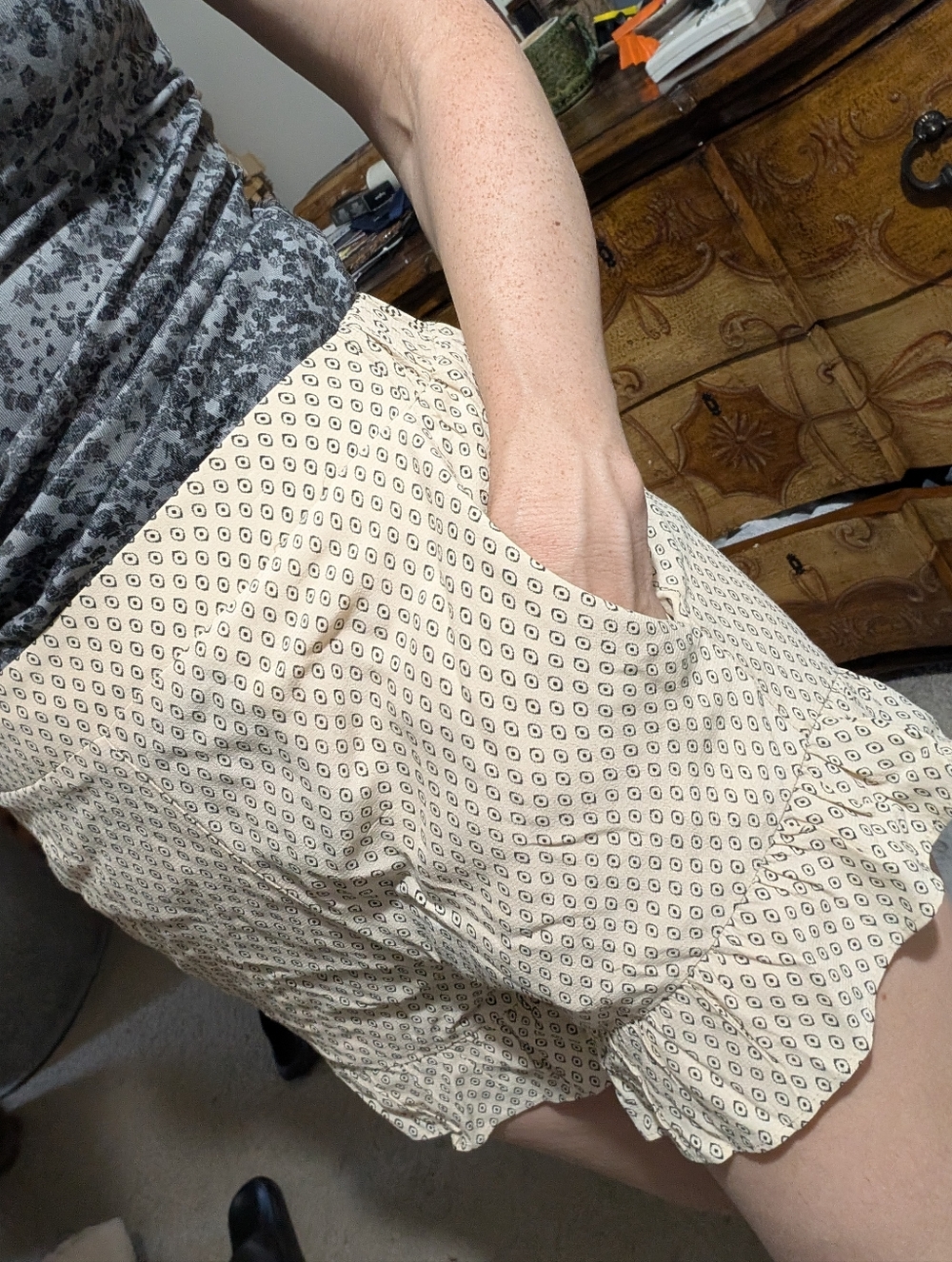 H&M High-Waist Beige Patterned Ruffle-Hem Shorts